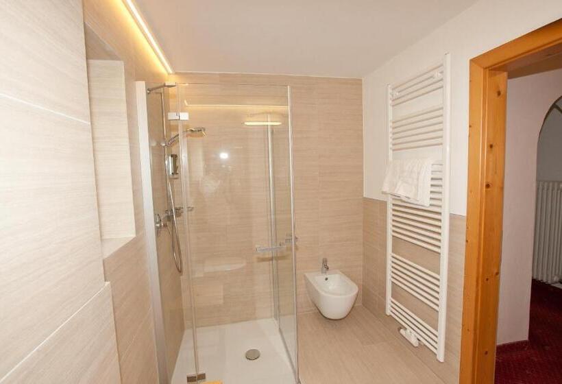 غرفة قياسية رباعية, Goldener Adler