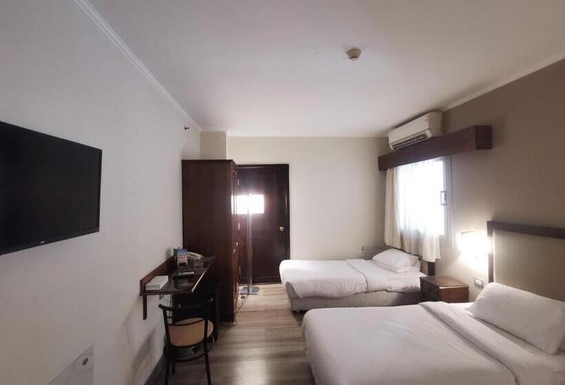 Standard Kolmen Hengen Huone, Green Plaza Inn    Business &families Only