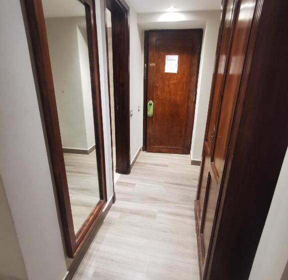 Standard Kolmen Hengen Huone, Green Plaza Inn    Business &families Only