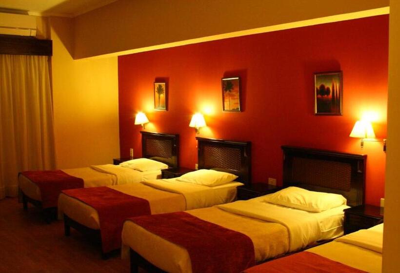 Standard Neljän Hengen Huone, Green Plaza Inn    Business &families Only