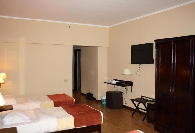 Standard Neljän Hengen Huone, Green Plaza Inn    Business &families Only