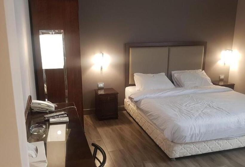 اتاق استاندارد با تخت بزرگ, Green Plaza Inn    Business &families Only