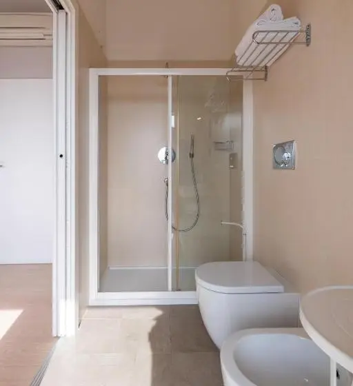 Deluxe Suite, Lux