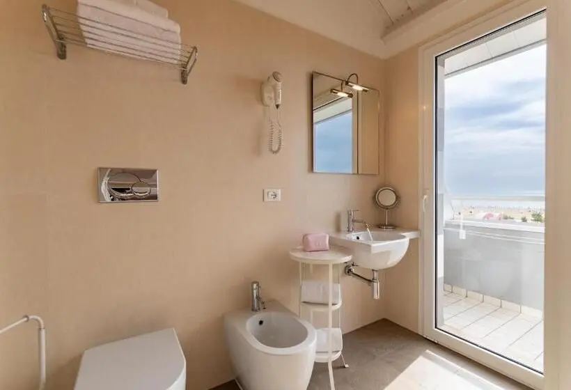 Deluxe Suite, Lux