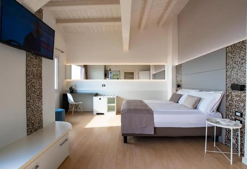 Deluxe Suite, Lux