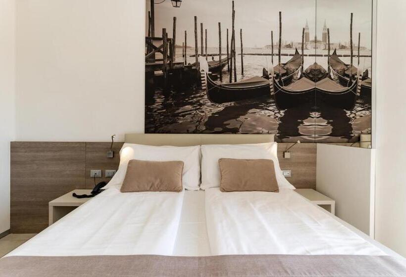 两卧家庭套房, Lux