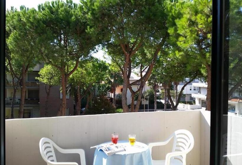 חדר משפחתי, Marebello