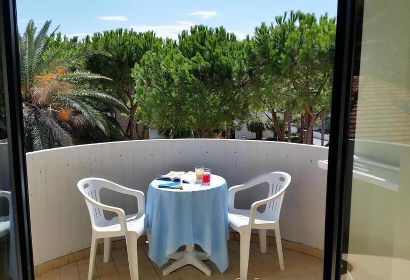 חדר משפחתי, Marebello