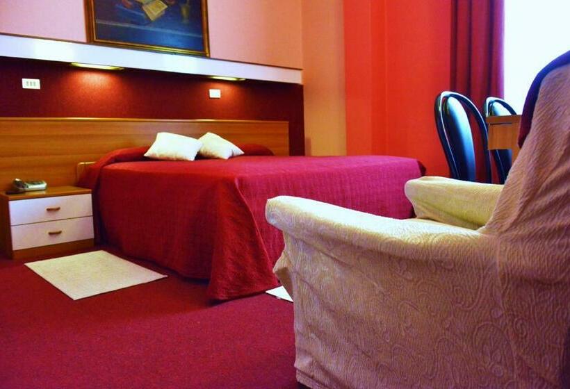 غرفة قياسية, Rosy