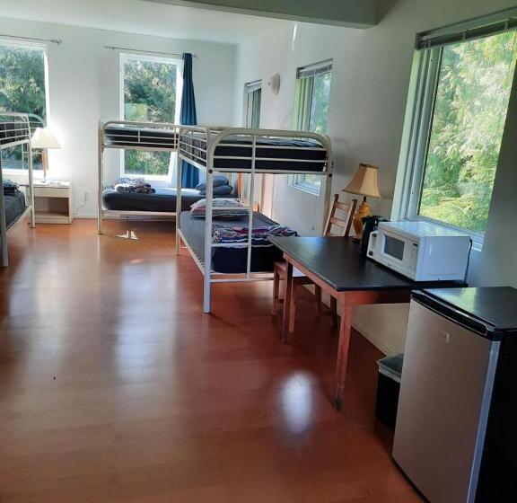 غرفة عائلية, C&n Backpackers Ucluelet