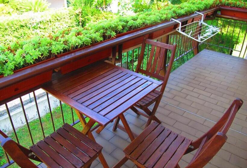 带阳台的三人标准间, Bed & Breakfast Villa Filotea