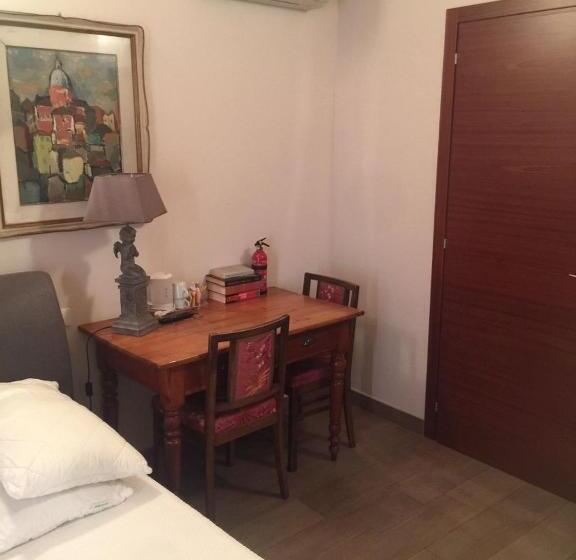 اتاق راحتی سه تخته, Al Battistero Luxury Suite