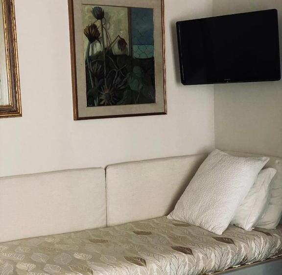 اتاق راحتی سه تخته, Al Battistero Luxury Suite