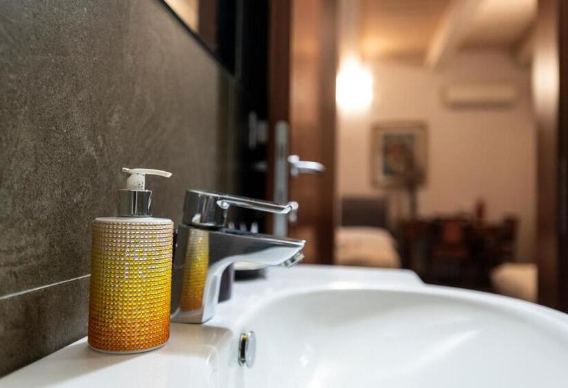 اتاق راحتی سه تخته, Al Battistero Luxury Suite