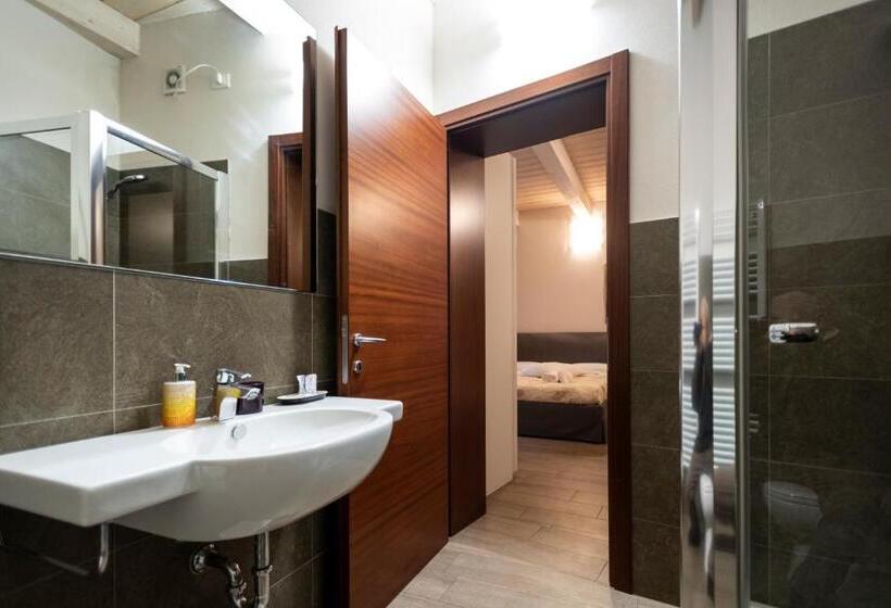 اتاق راحتی سه تخته, Al Battistero Luxury Suite