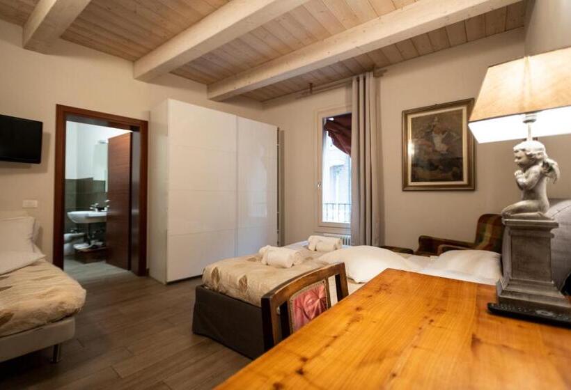 اتاق راحتی سه تخته, Al Battistero Luxury Suite