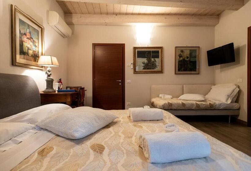 اتاق راحتی سه تخته, Al Battistero Luxury Suite