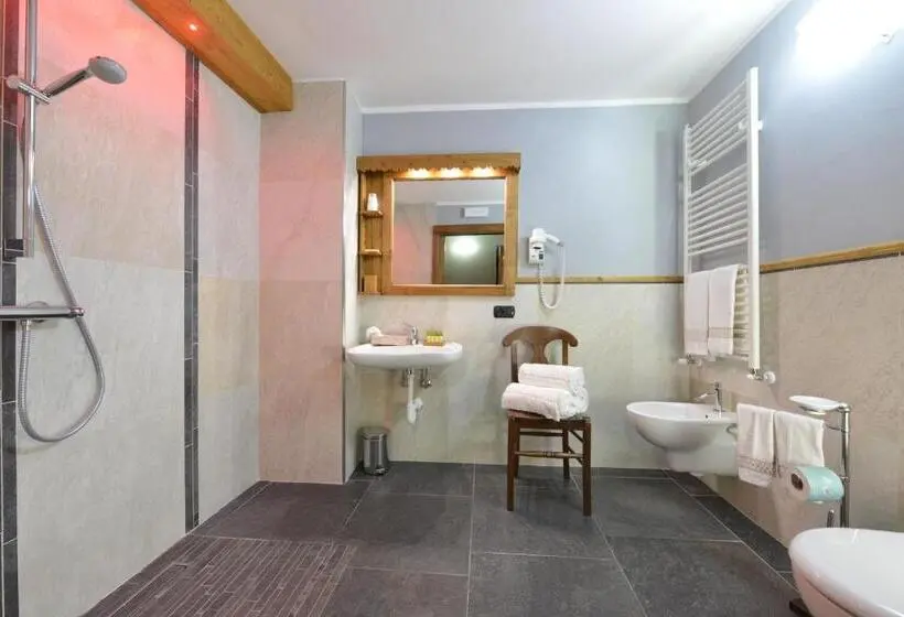 اتاق استاندارد سه نفره, Mollino Rooms