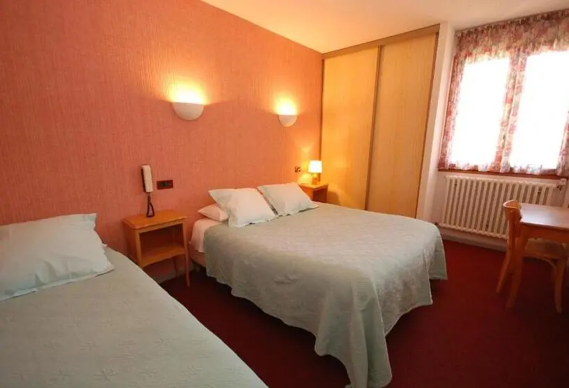 اتاق استاندارد سه نفره, Auberge Du Rochasson