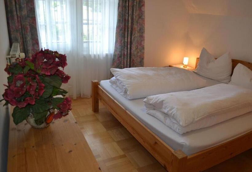 דירת חדר, Haus Rohskopf