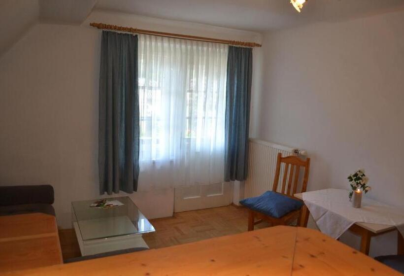 דירת חדר, Haus Rohskopf