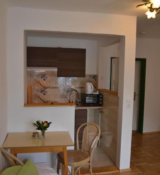 דירת חדר, Haus Rohskopf