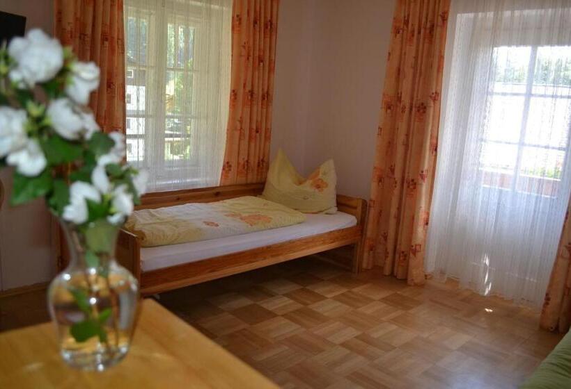 דירת חדר, Haus Rohskopf