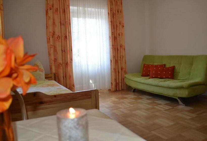 דירת חדר, Haus Rohskopf