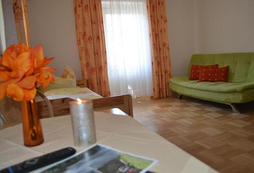 דירת חדר, Haus Rohskopf