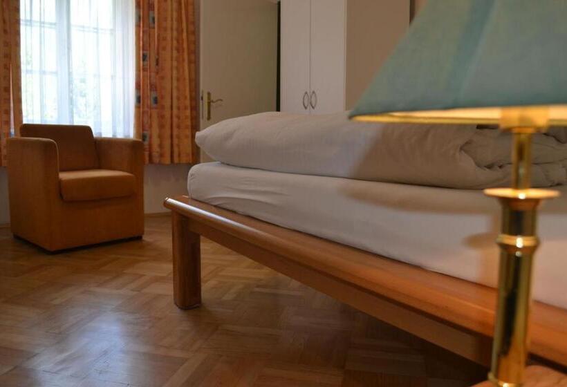 דירת חדר, Haus Rohskopf