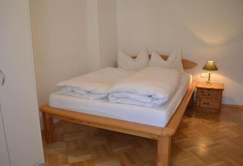 דירת חדר, Haus Rohskopf