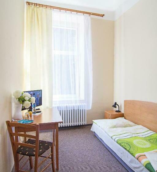 غرفة قياسية فردية, Hůrka