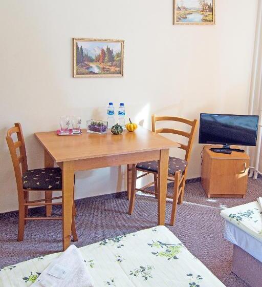 غرفة قياسية حمام مشترك, Hůrka