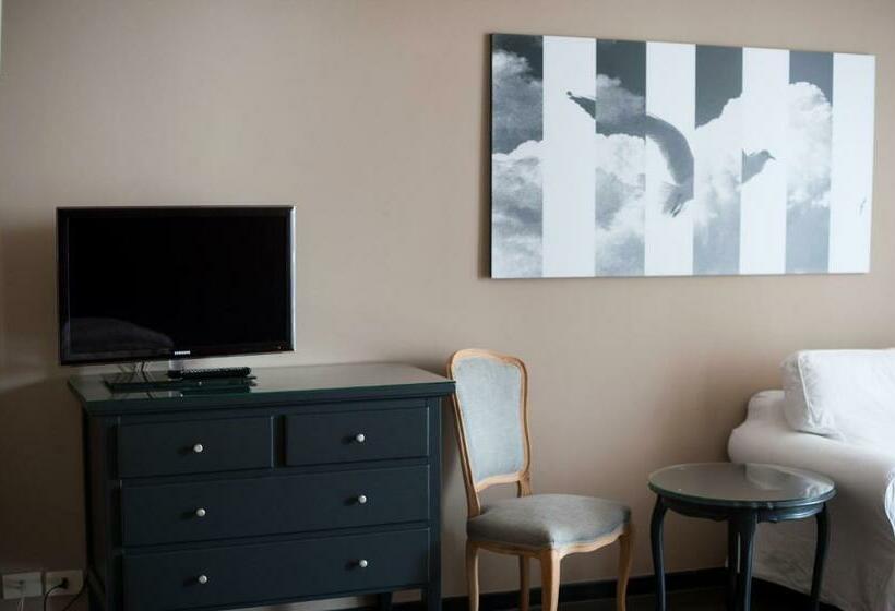 غرفة قياسية, Italia