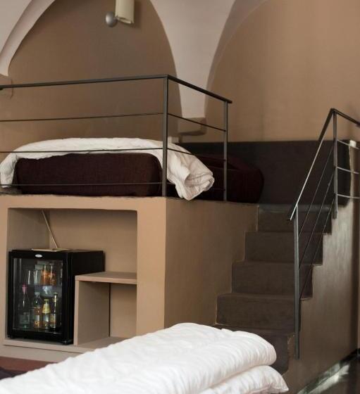 غرفة قياسية ثلاثية, Italia