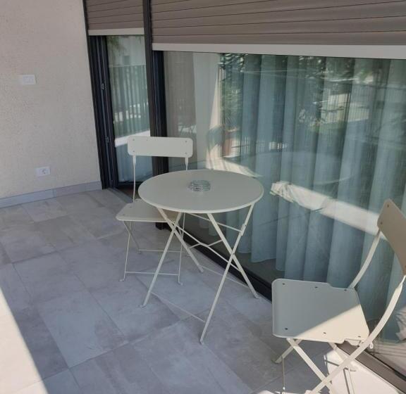 高级大房间, Jasmin