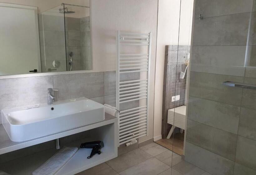 高级大房间, Jasmin