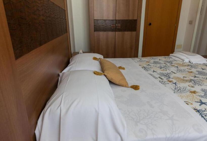 이코노미 룸, Oasis