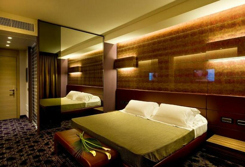 חדר דלוקס, Viola M