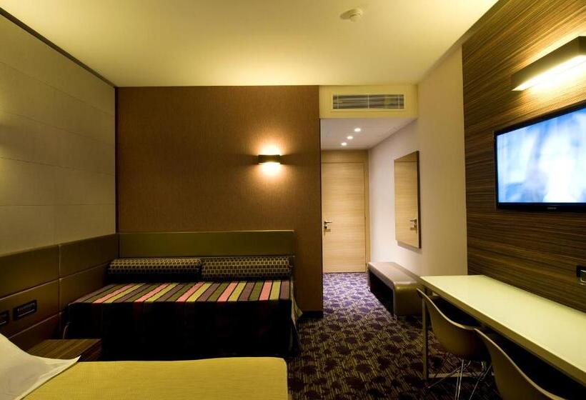 חדר אקזקיוטיב, Viola M