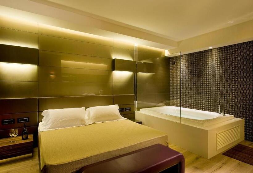 סוויטת ג'וניור, Viola M