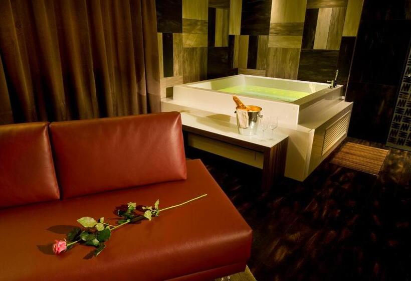 סוויטה, Viola M