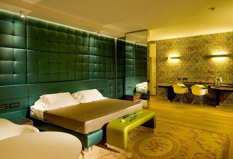 סוויטה, Viola M