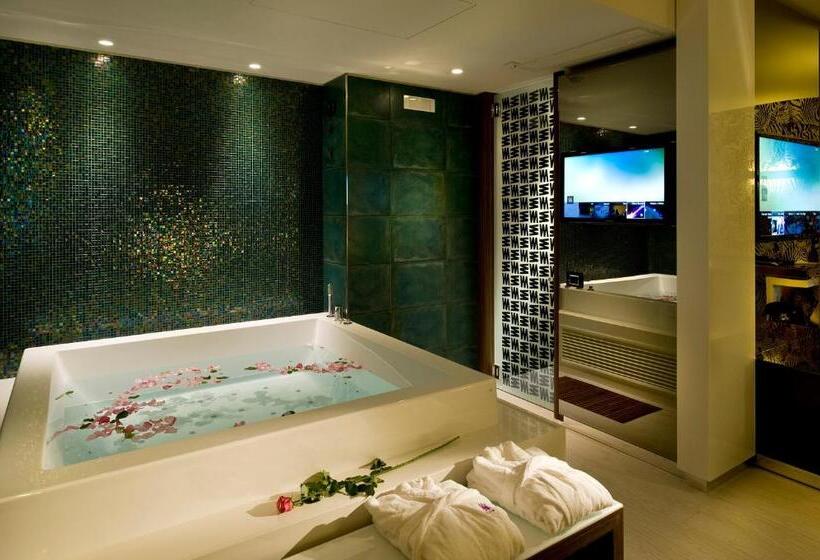 סוויטת סופריור, Viola M