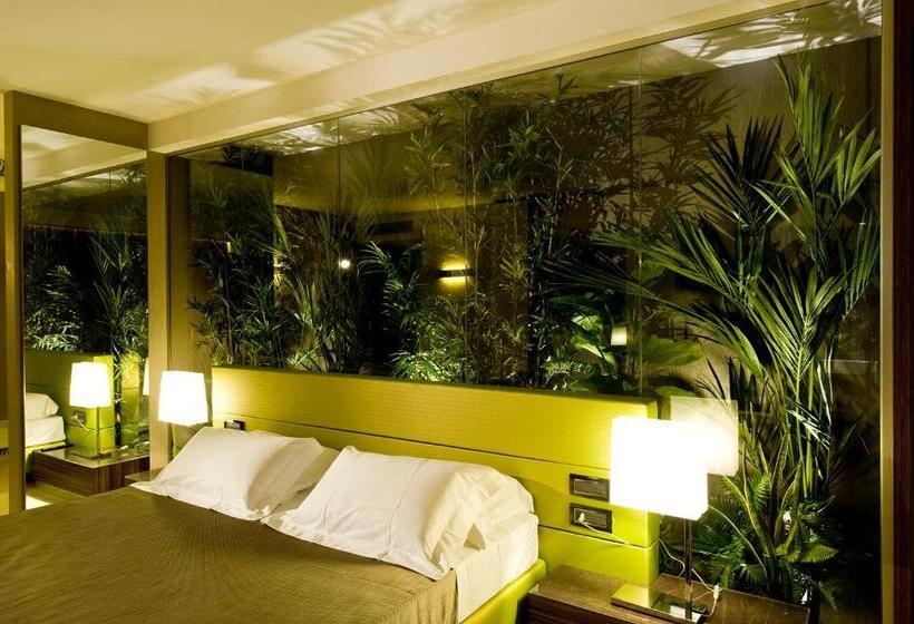 סוויטת סופריור, Viola M