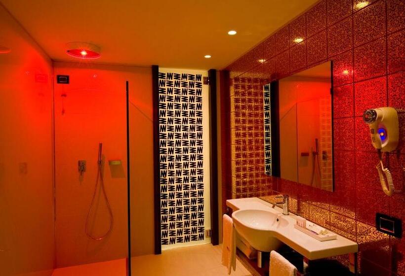 סוויטת סופריור, Viola M