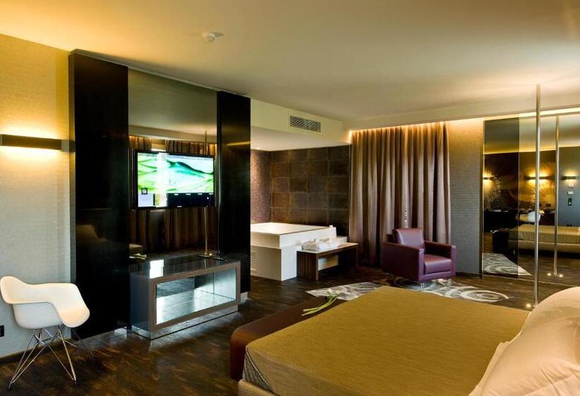 סוויטת סופריור, Viola M