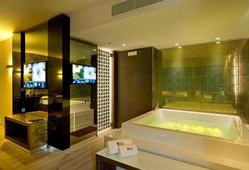 סוויטה משפחתית, Viola M