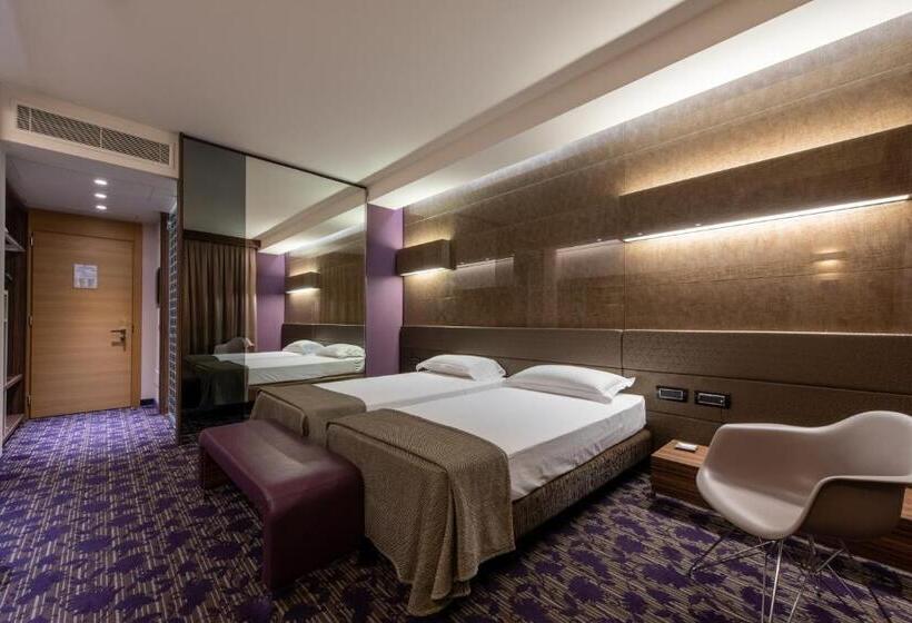 חדר סטנדרט, Viola M