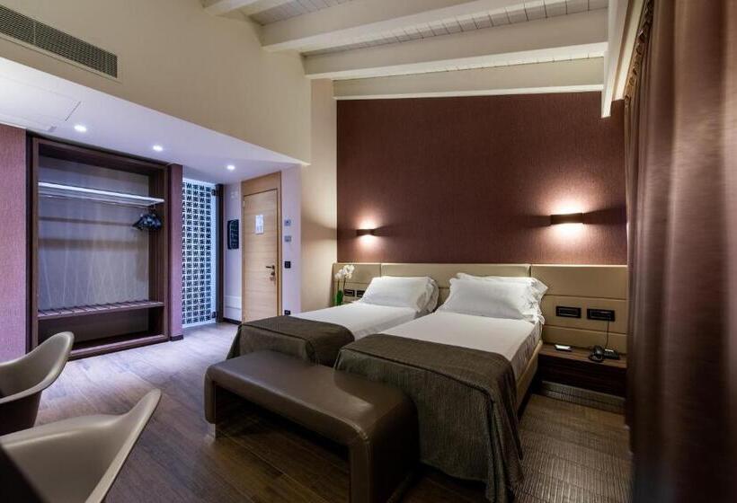 חדר סטנדרט, Viola M